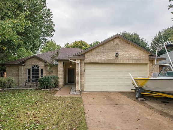 3rd image of 4953 Oak Hollow Dr