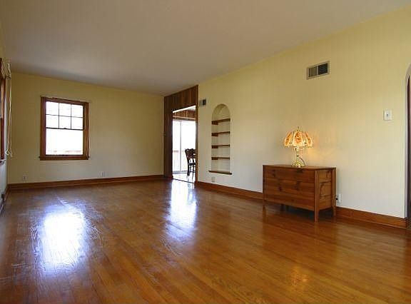 5th image of 258 Forest St