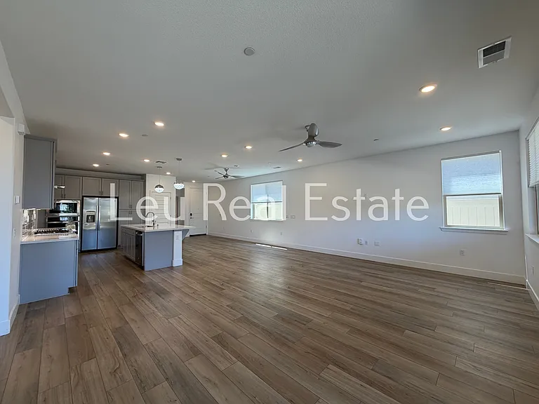 8961 Cerro Vista Dr — Photo 9