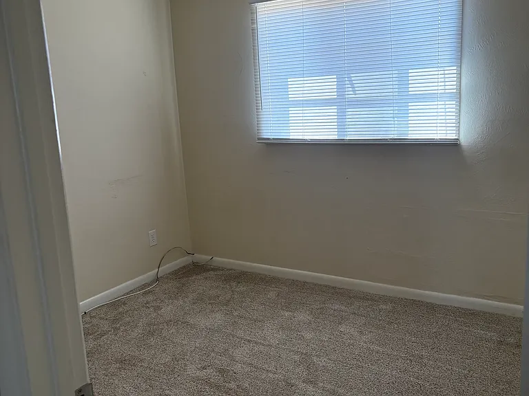 1222 Christine St NE — Photo 8