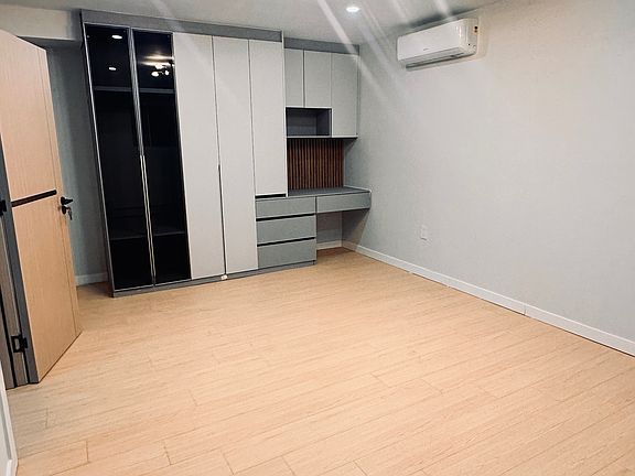 4th image of 49 Gadsen Pl Floor 1