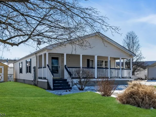 11 Peachtree Drive, White Twp., NJ 07823