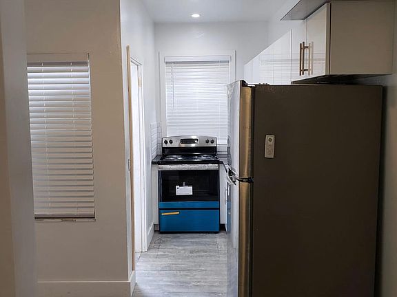 2nd image of 315 W 28th St