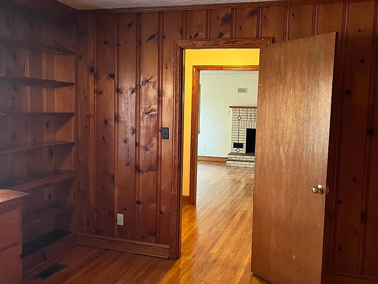 335 Smith St — Photo 8