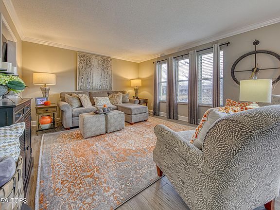 2nd image of 8009 Paradise Dr