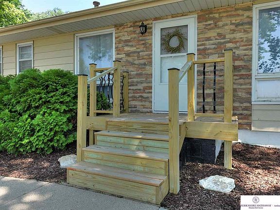 4th image of 1305 Pelton Ave