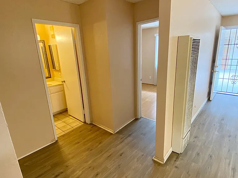 2475 Cedar Ave #D — Photo 6