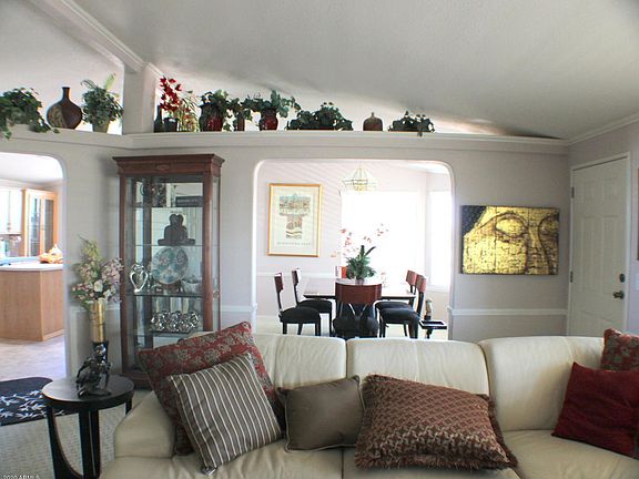5th image of 30 N Emelia Ave