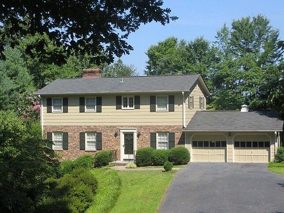 2nd image of 224 River Oak Dr