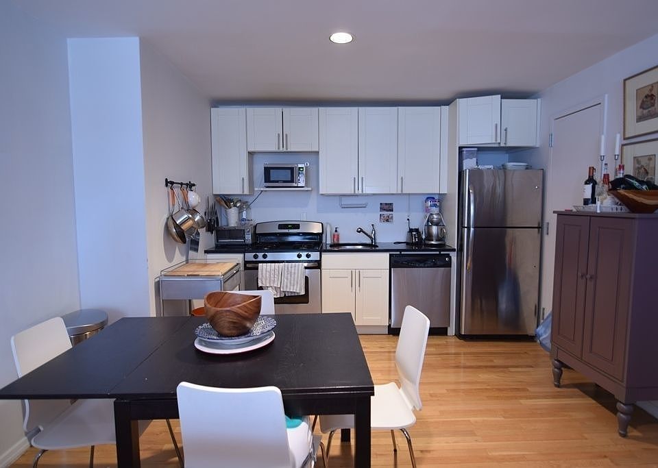 1st image of 199 E 76th St #5B