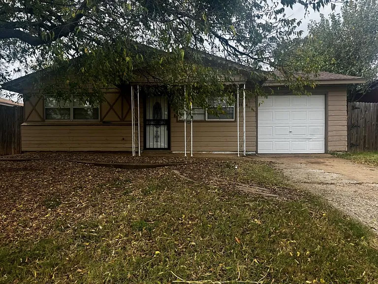 1504 Red Fox Rd — Photo 1
