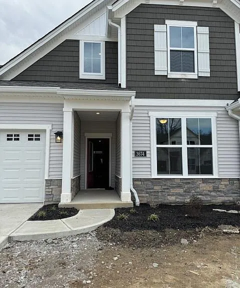 Mustang Cir — Photo 1