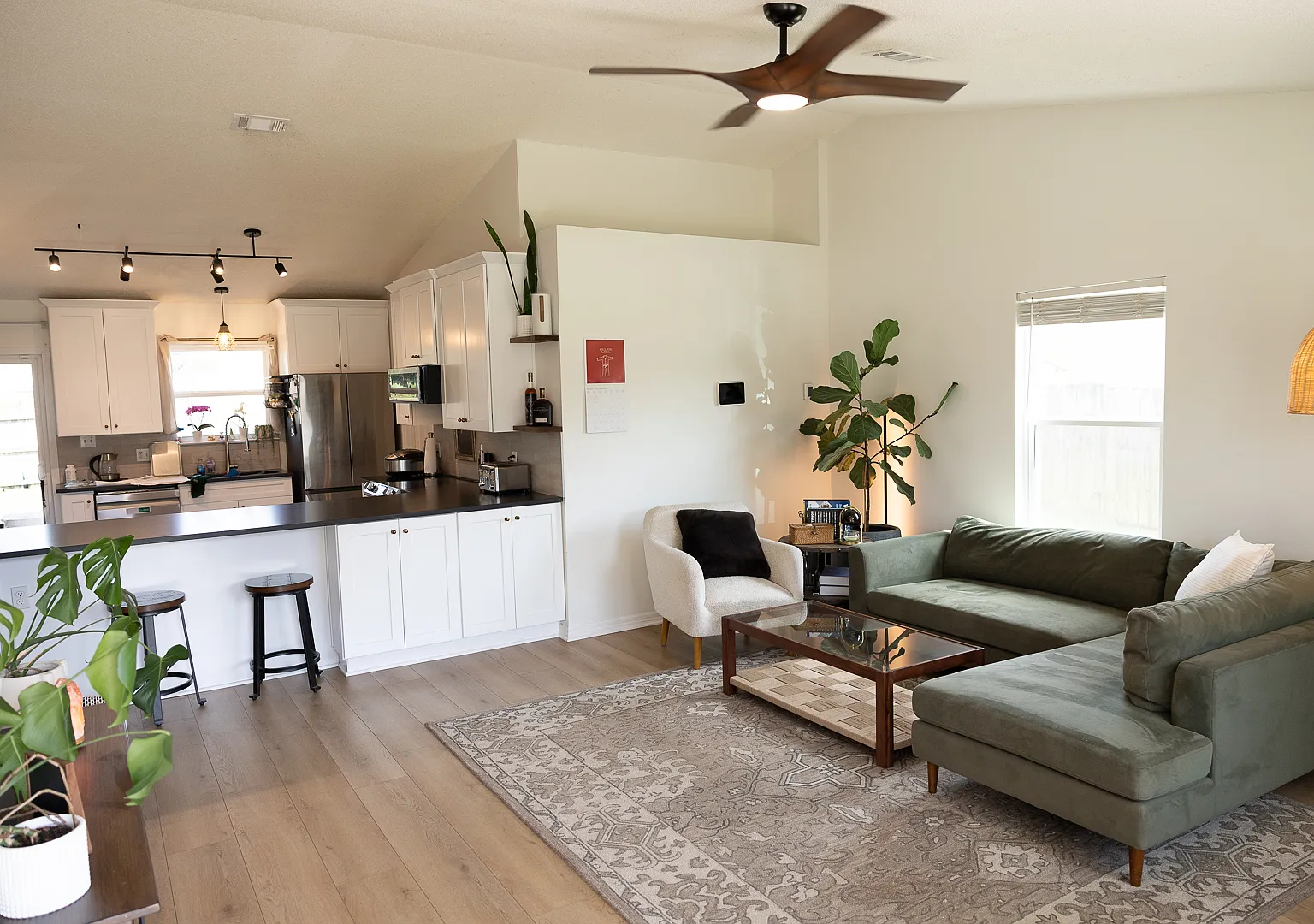 3 bed, 1364 sqft, $2,600 — Photo 4