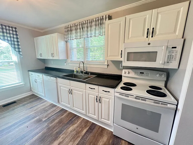 4129 Baskerville Rd — Photo 5