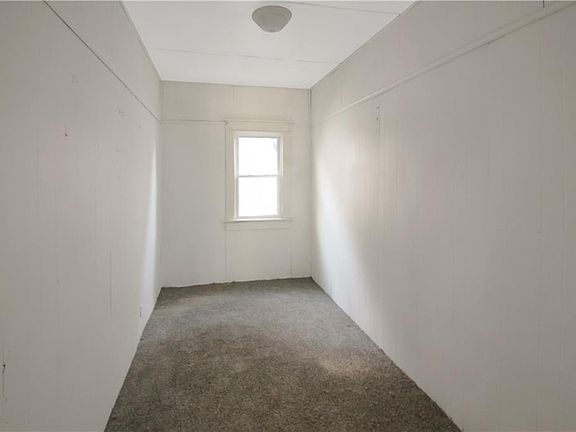 4th image of 1931 Ash St