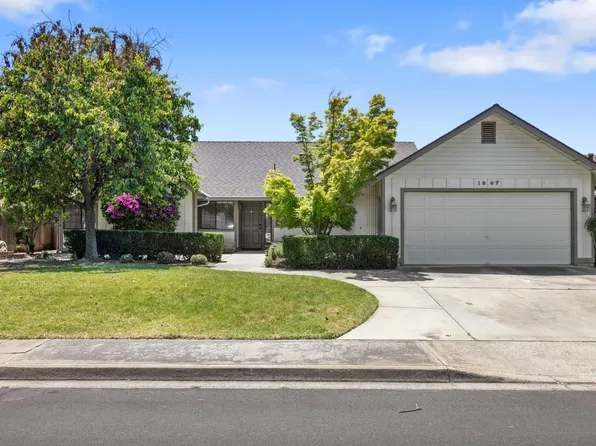 1967 Pontiac St, Oakdale, CA 95361