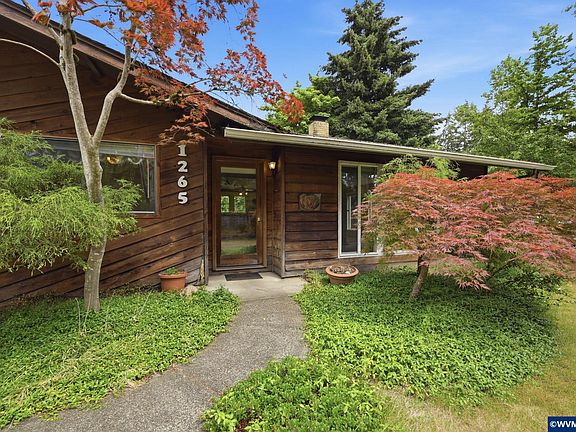 3rd image of 1265 SW 35th St
