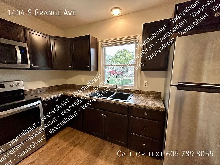 1604 S Grange Ave — Photo 20