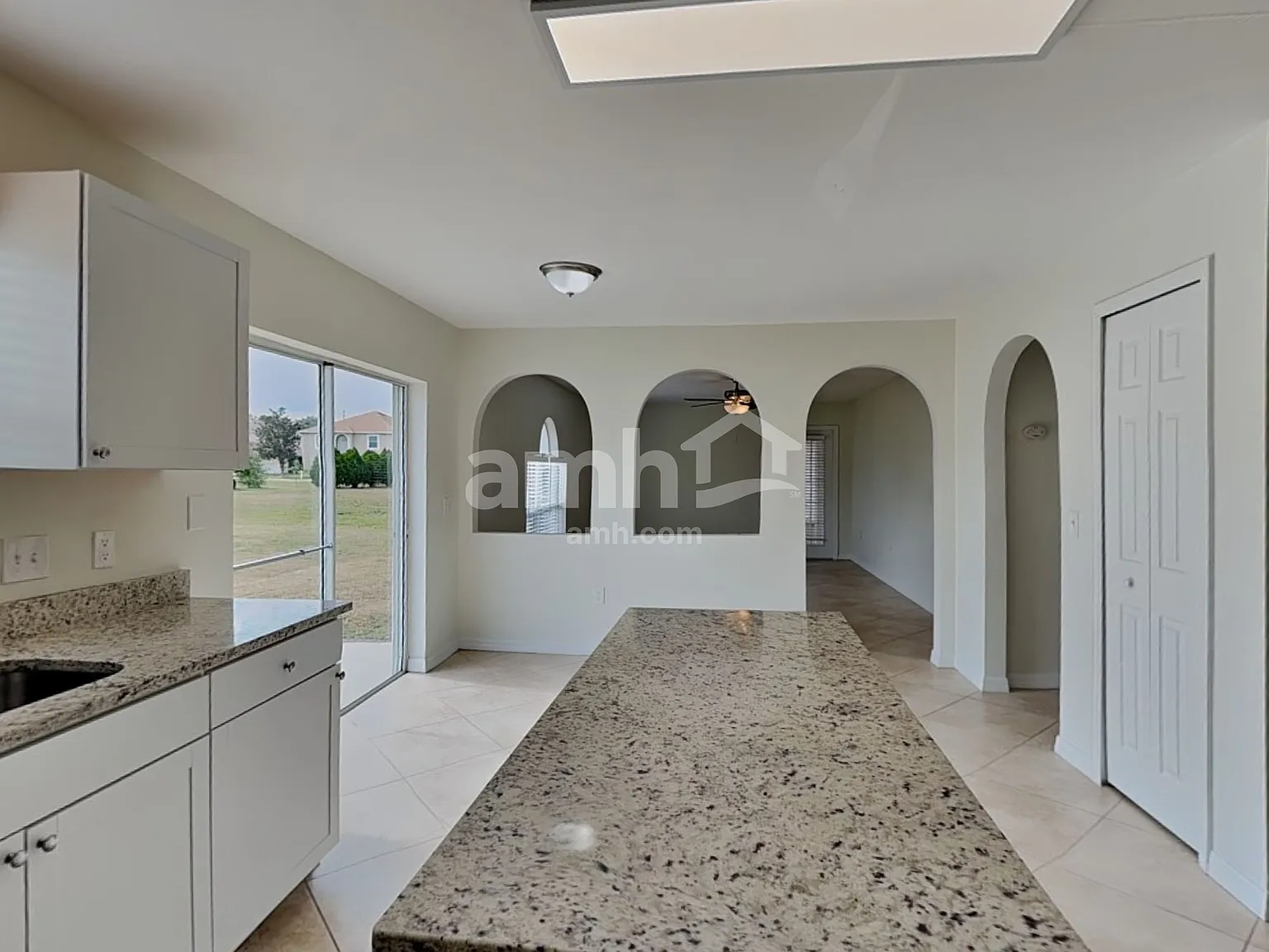 4 bed, 2.5 bath, 2208 sqft, $2,450 — Photo 4