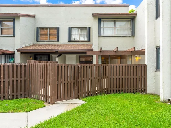10020 NW 9th Street Cir, Miami, FL