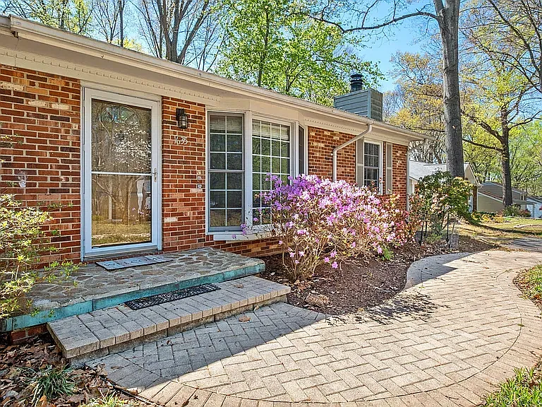 3 bed, 1512 sqft, $1,000 — Photo 2