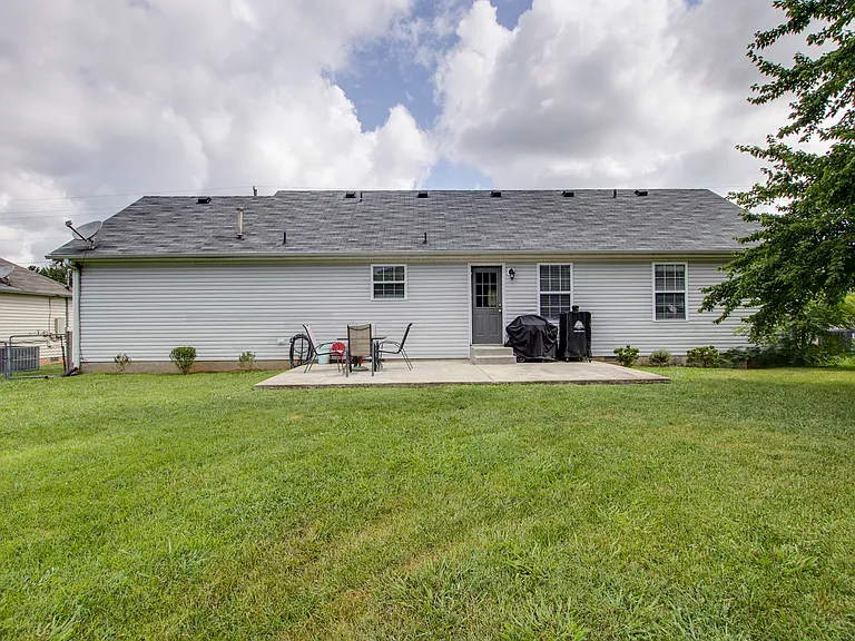 2423 Sawmill St — Photo 24