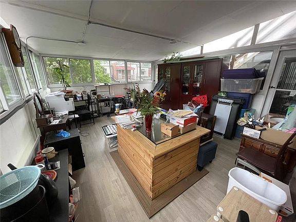 4th image of 186 Dahill Rd
