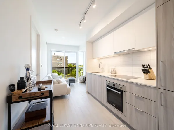 25 Saint Dennis Dr #607, Toronto, ON M3C 1E7