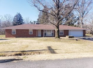 5085 Springfield Dr, Edwardsville, IL 62025