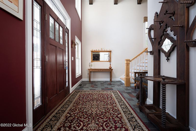5th image of 976 Benedict Road