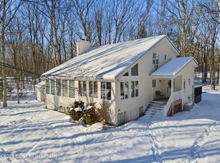 811 Paddock Ct, Lords Valley, PA 18428