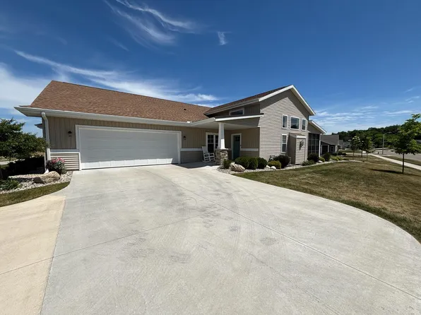 3704 Newcastle Dr, Janesville, WI 53546