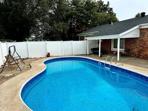 831 David Ln, Sikeston, MO 63801