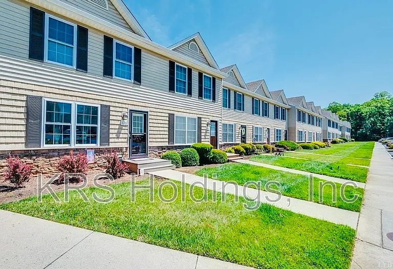 136 Old Tavern Cir — Photo 2