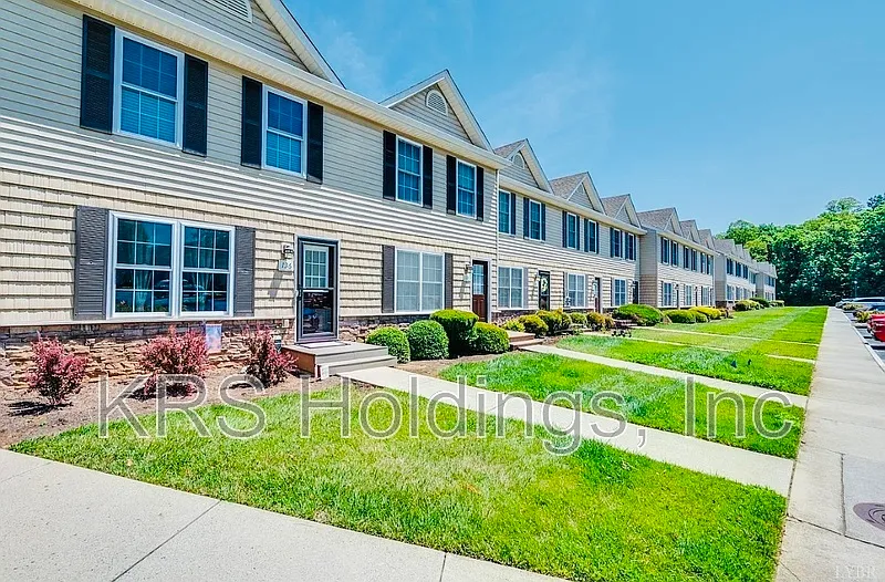 Building Photo - 136 Old Tavern Cir