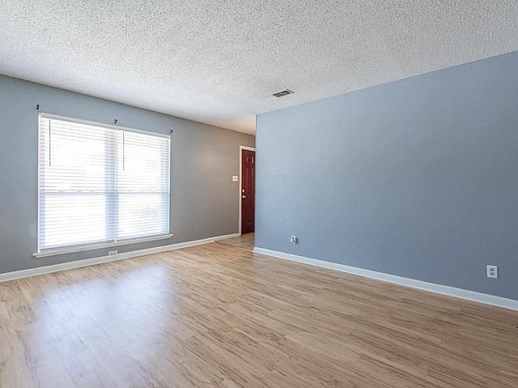 2nd image of 35 Bradford Dr