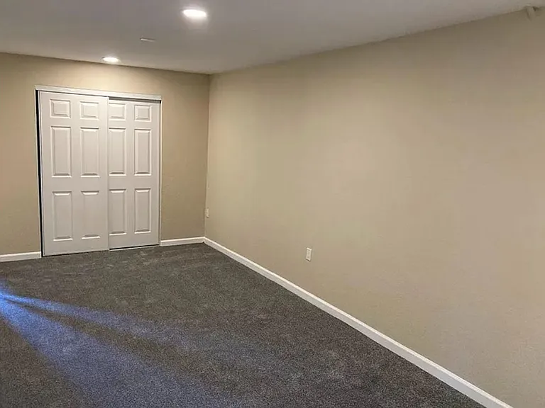 1409 Jasmine St — Photo 5