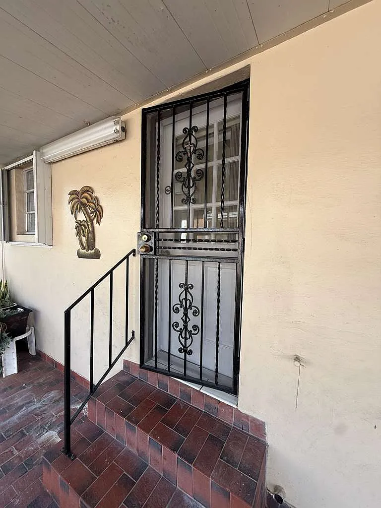 2 bed, 1300 sqft, $2,100 — Photo 4
