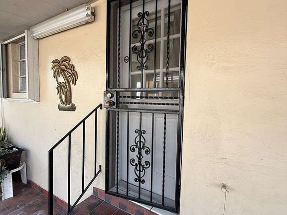 4th image of 1140 SW 9th St #B