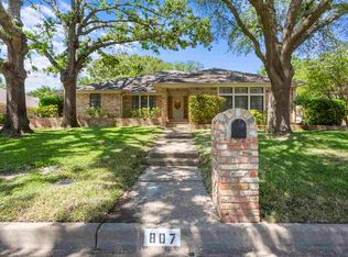 807 Woodland Hills Dr, Tyler, TX 75701