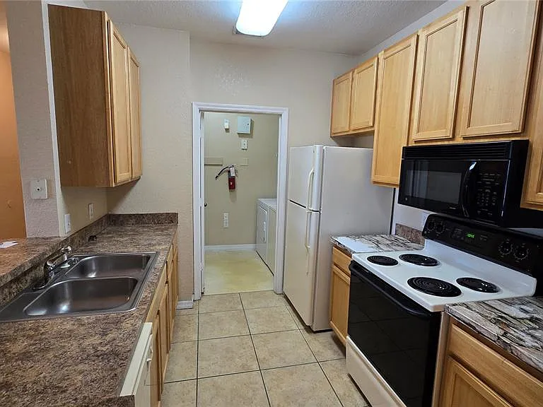 10211 Courtney Palms Blvd #304 — Photo 6