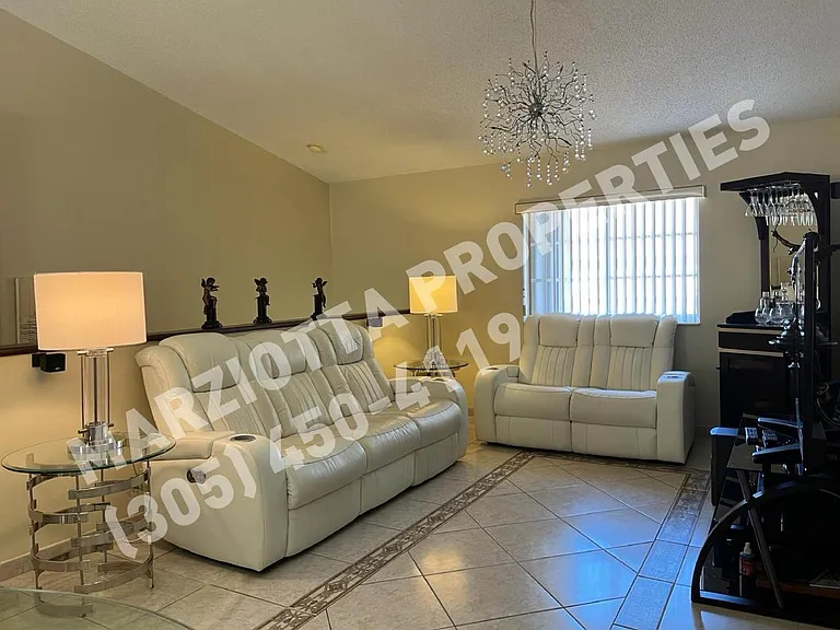 2553 W 76th St #202 — Photo 2