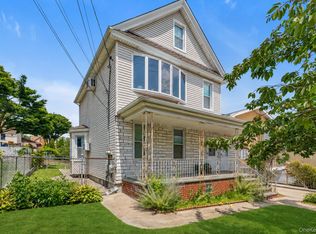 150-35 11th Ave, Whitestone, NY 11357