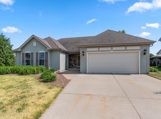 1719 Crestwood Rd, West Bend, WI 53095