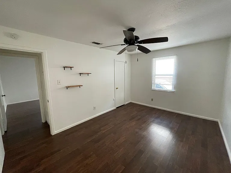 Middle Bedroom