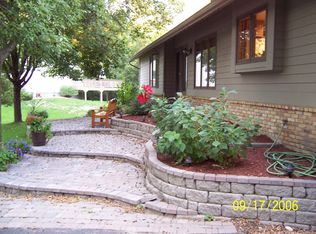 15575 Edgewood Ct, Eden Prairie, MN 55346