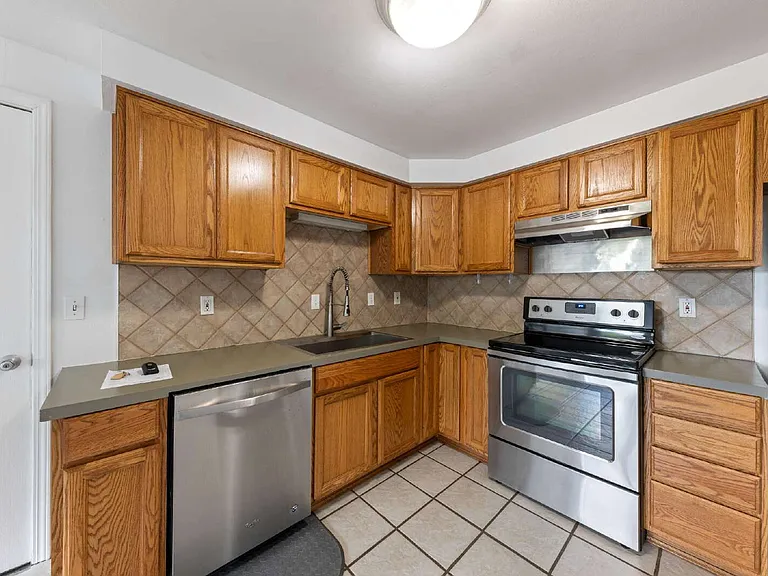 1270 N Adams St — Photo 6