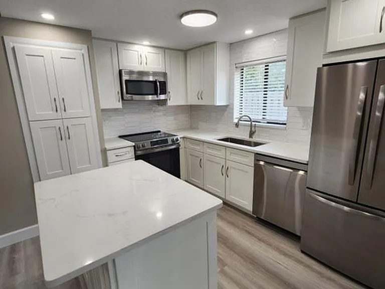 304 Wilson Ave — Photo 14
