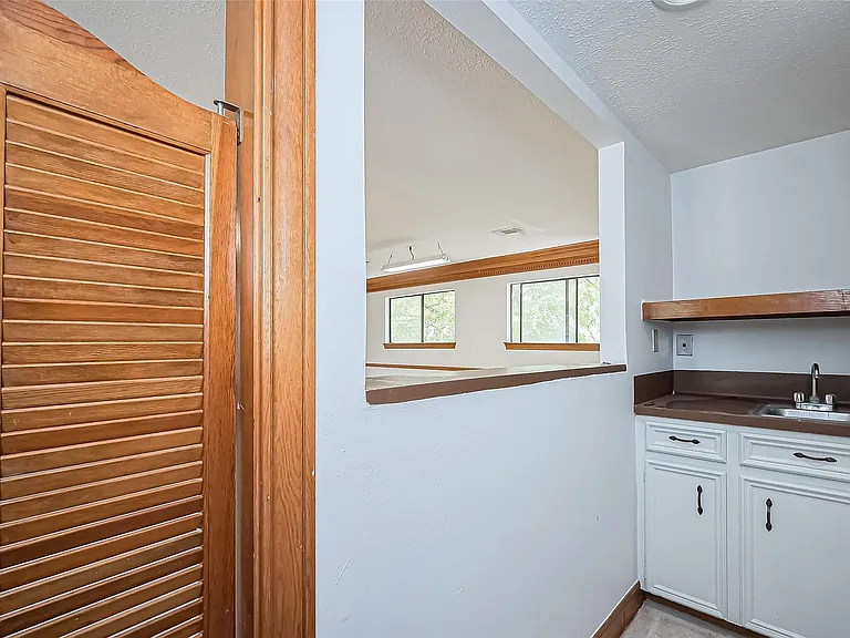 18307 Champion Forest Dr — Photo 32