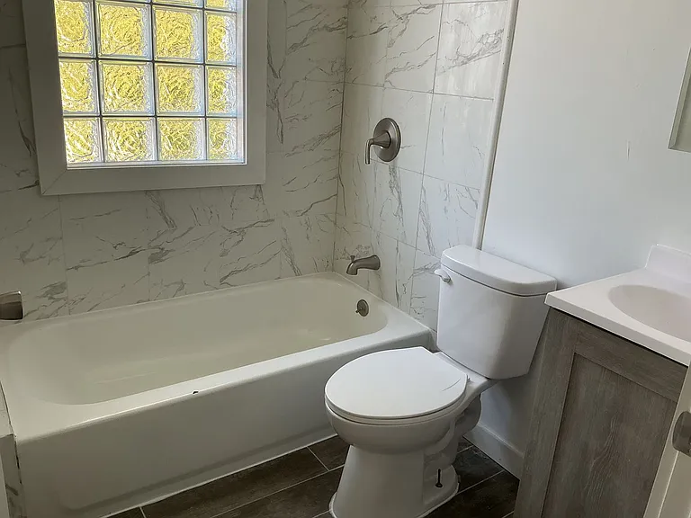 218-220 E Hadley St — Photo 10